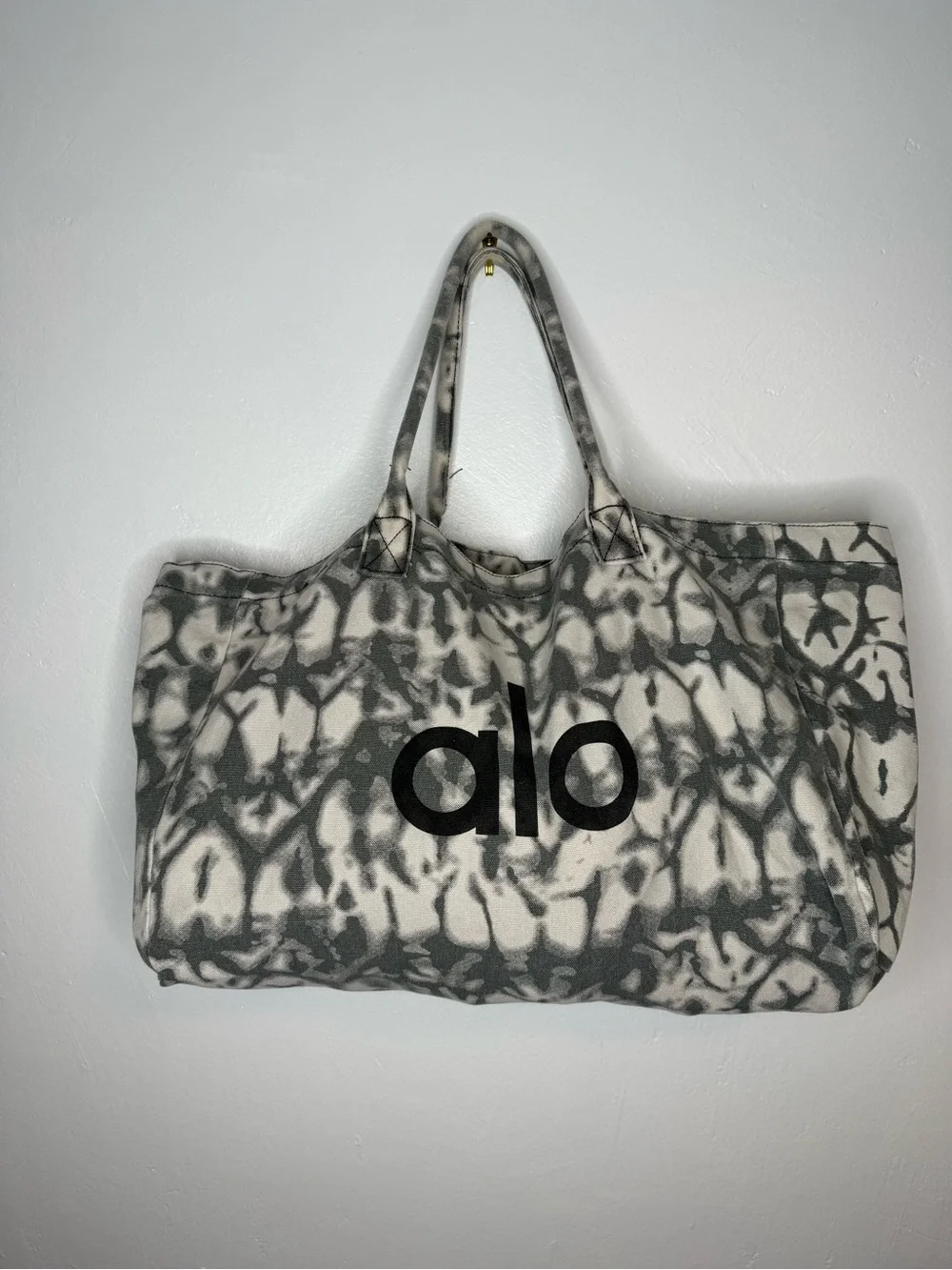 ALO Yoga Gray Tie-Dye Canvas Tote - Picture 2 of 13